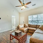 Chic Charlotte Townhome With Community Pool