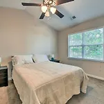 Chic Charlotte Townhome With Community Pool