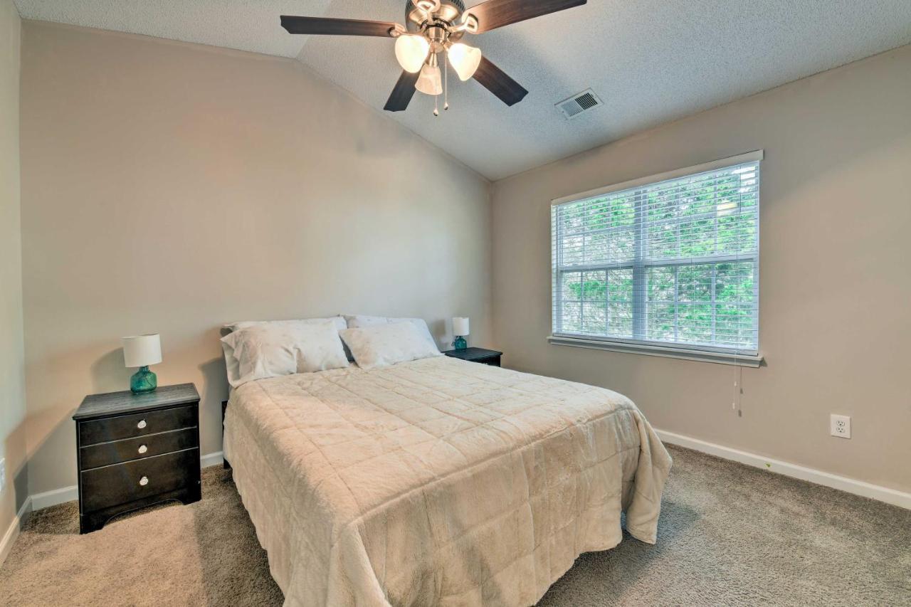 Chic Townhome With Community Pool