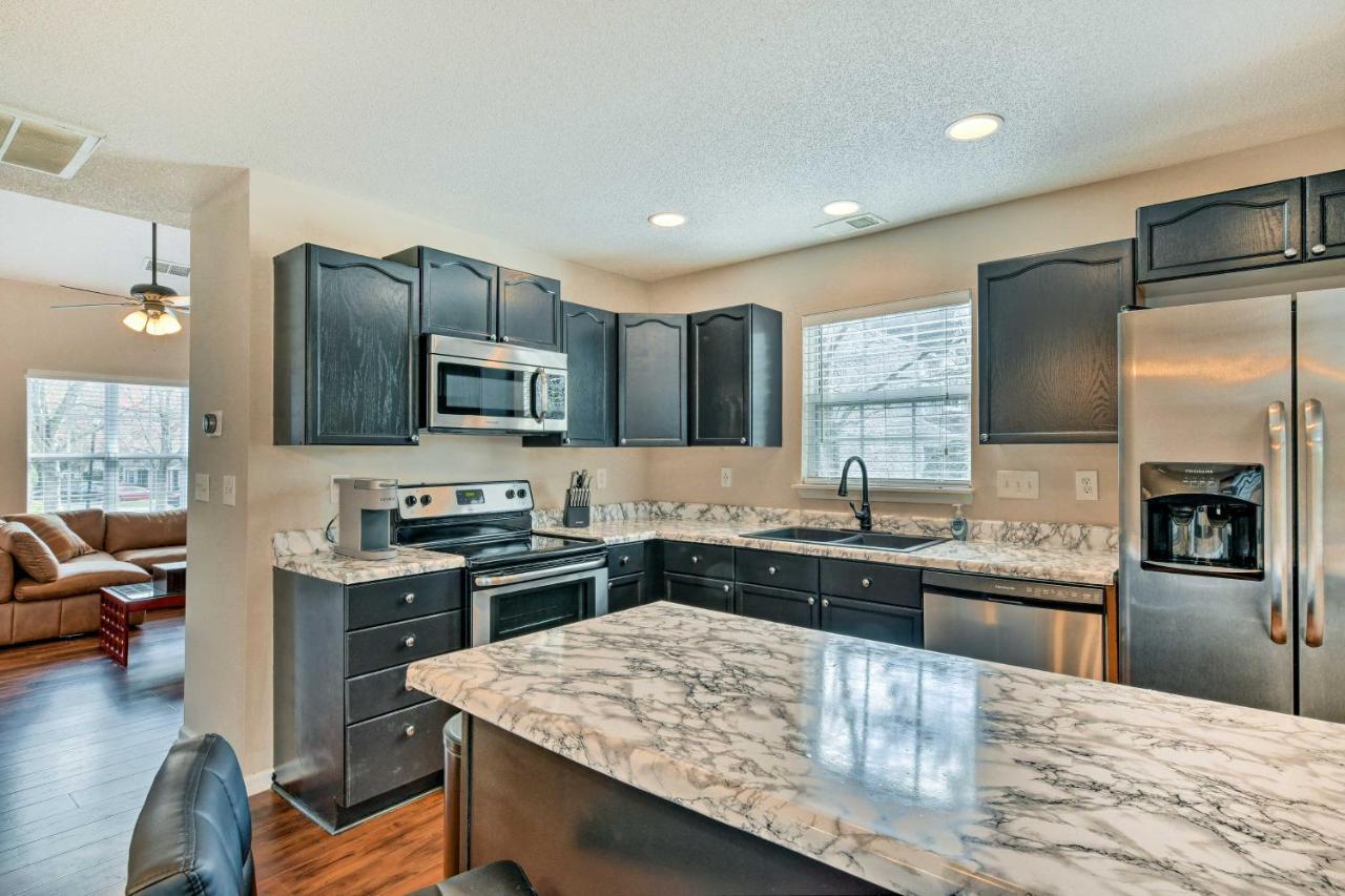 Chic Townhome With Community Pool Charlotte