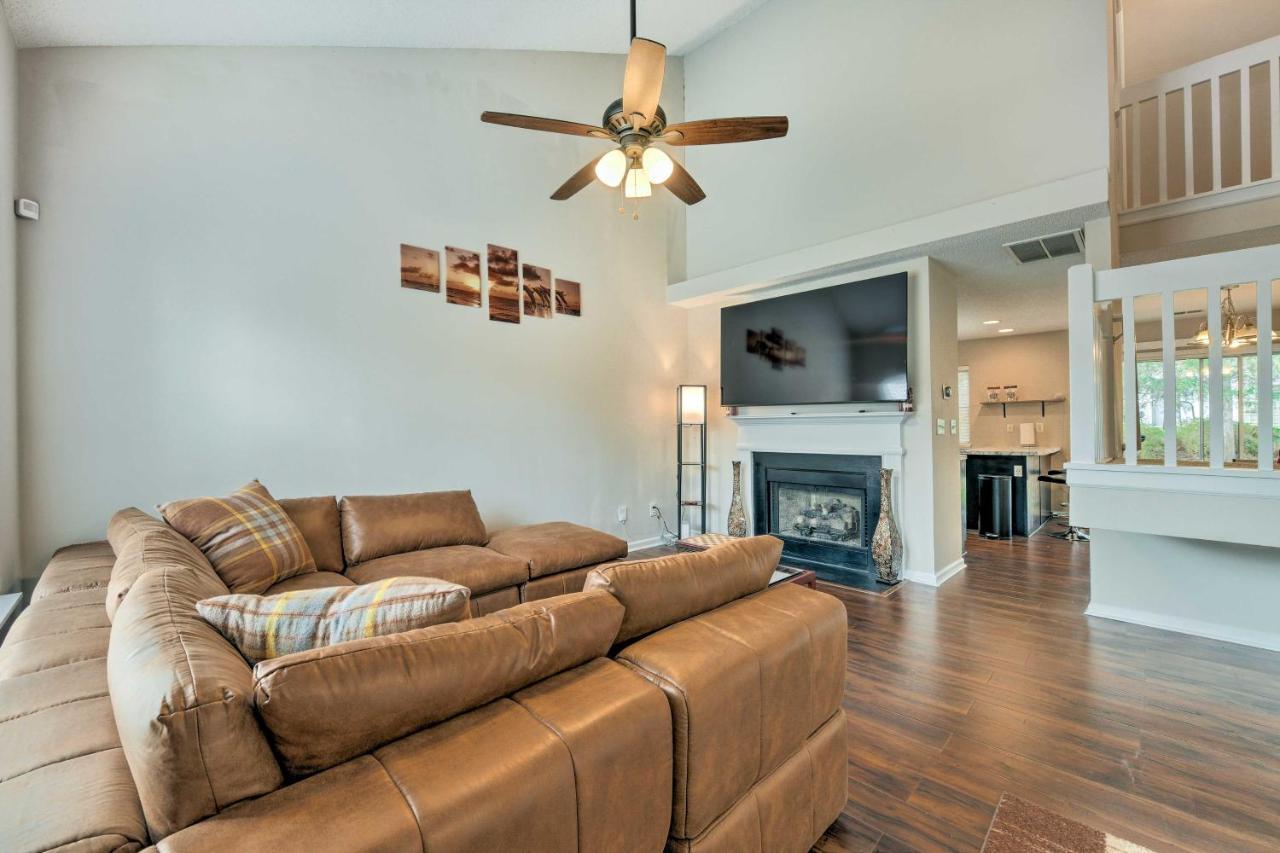 Holiday home Chic Townhome With Community Pool