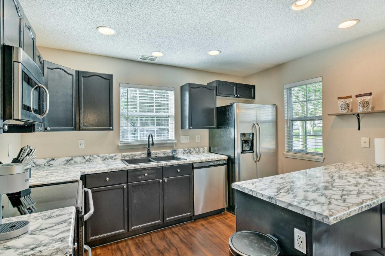 Chic Townhome With Community Pool * Charlotte