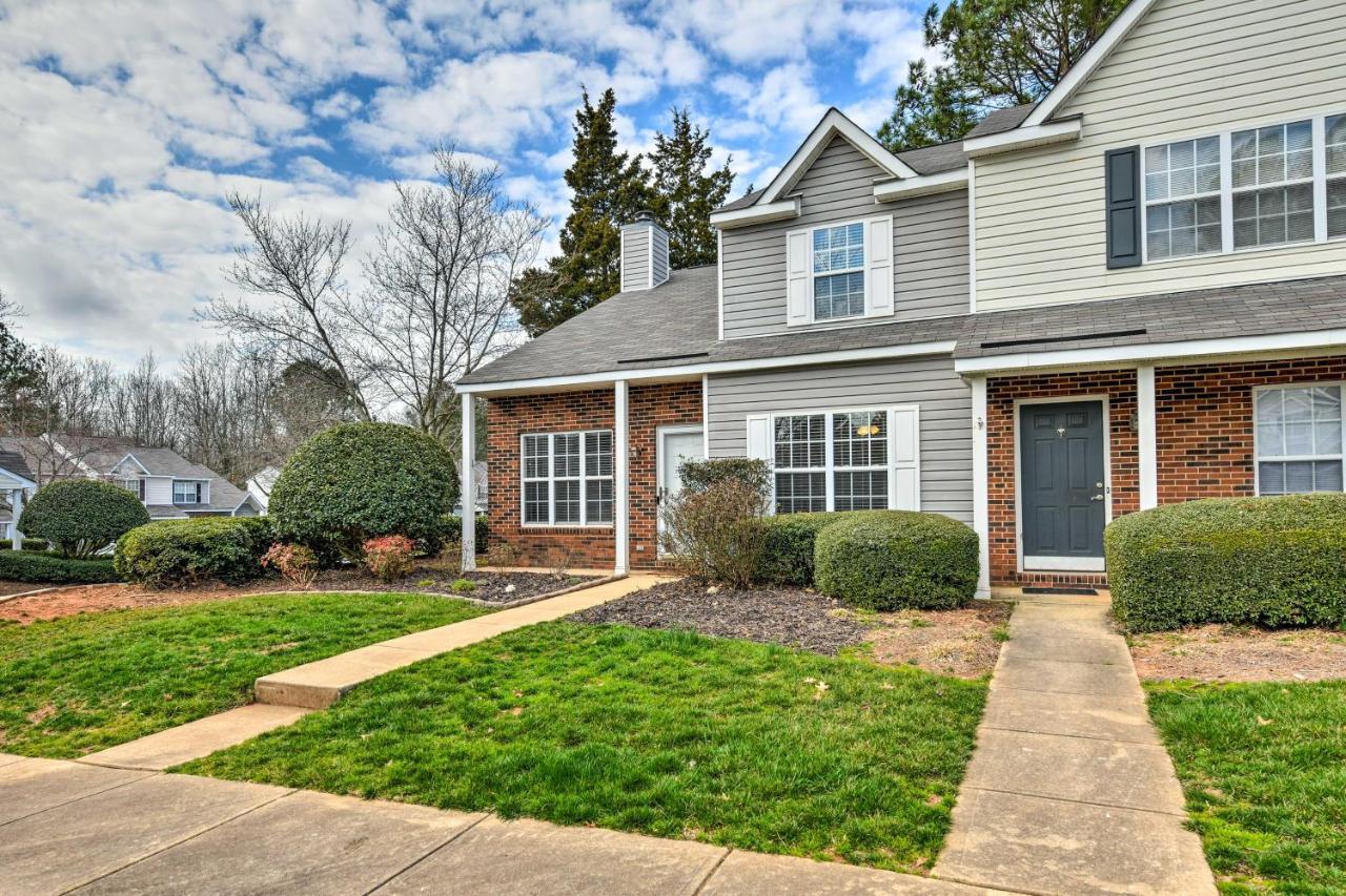 Holiday home Chic Townhome With Community Pool *