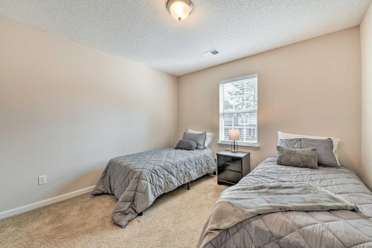 Chic Townhome With Community Pool